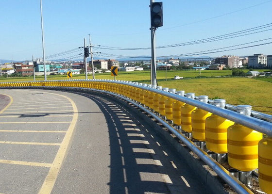 acheter méthode de protection à un pilier et quatre rails en acier renforcé, barrière anti-collision à rouleaux construite avec des matériaux pour assurer une sécurité opérationnelle à long terme online manufacture