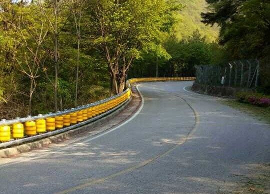 acheter 10-15 jours Temps de production Barrière de sécurité à rouleaux Barrière de sécurité personnalisée Protégeant le personnel et l'équipement contre les collisions online manufacture