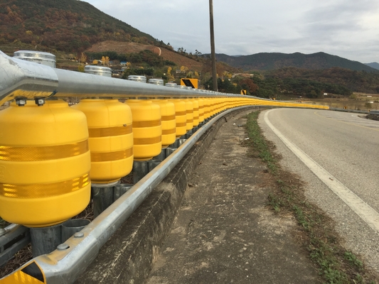 acheter 4 Meters Length Highway Roller Barrier High Corrosion Resistance for Mountain Roads Highway Protection online manufacture