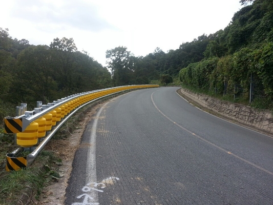 acheter High Corrosion Resistance PU Crash barrier machine for Traffic Protection System online manufacture