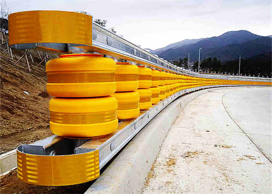EVA Rotating Anti Collision Barriers sur les sections de route dangereuses