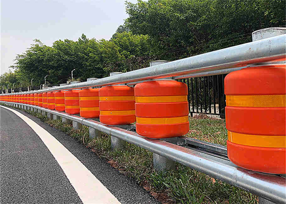 Barrière de recourbement simple de rouleau de route en métal fait sur commande de couleur pour la sécurité routière