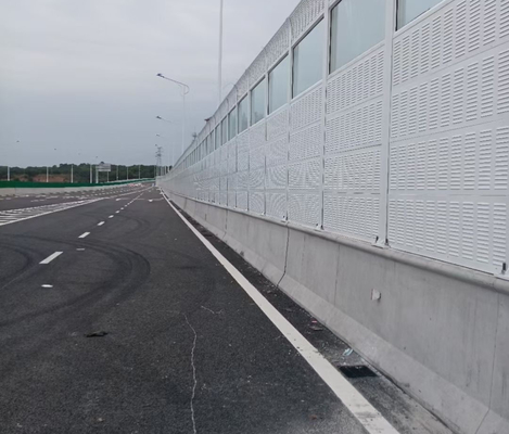 Type d'auvent rempli par conseil en aluminium de laine de verre de barrière de bruit de route de panneau de plat