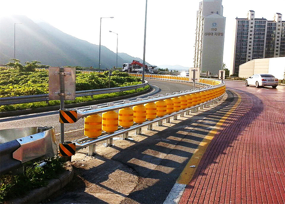 Matériau EVA Protection routière Sécurité routière barrière à rouleaux à baril rotatif