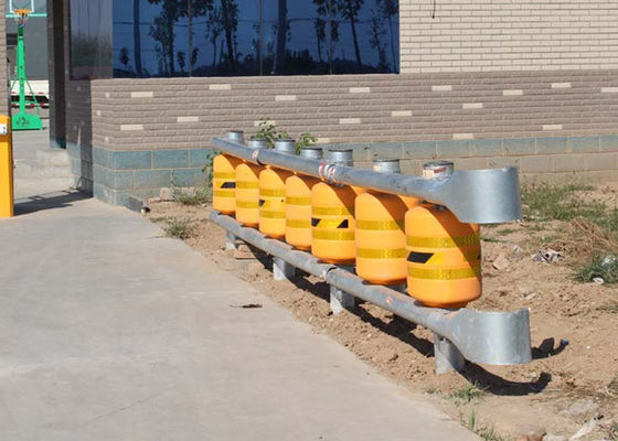 Bon prix Accessoires Jaune Avec Bandes Noires Installation de Sécurité Routière Offrant Équipement de Sécurité Routière pour le Contrôle et la Gestion du Trafic en ligne