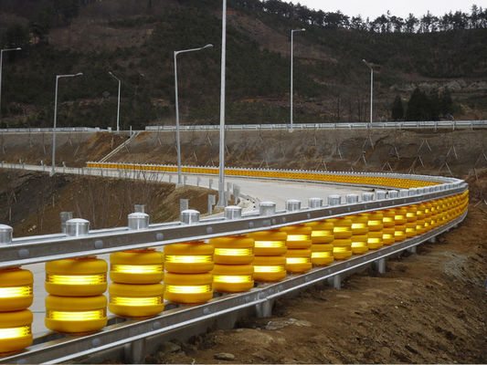 Bon prix Diameter 245 350 Mm Roller Size Highway Roller Barrier Featuring 10 Years Lifetime and 300 Meters day Output for Traffic Control en ligne