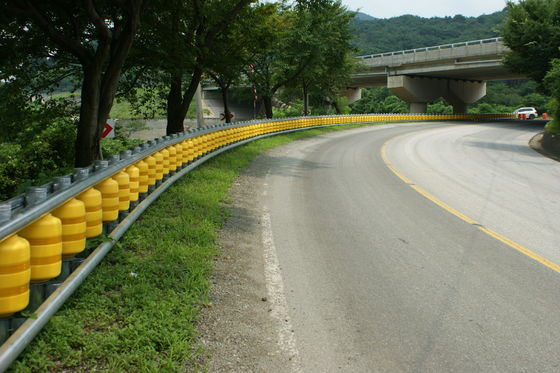 Good price PU Roller Material Rolling Guardrail Barrier Zinc Coating 85um 600g per Square Meter Grade International Level 4 Road Safety Solution en ligne