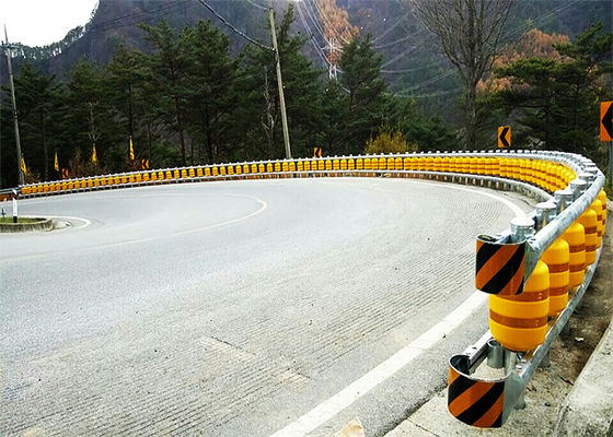 Good price Les doubles seaux EVA Filled Safety Roller Barrier ont galvanisé en ligne